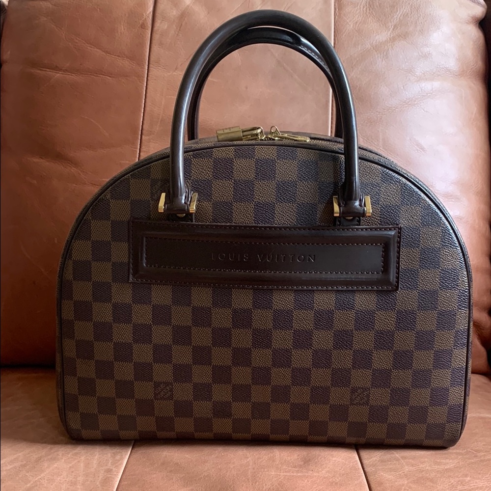🤎❤️Beautiful Louis Vuitton Nolita Handbag🤎❤️